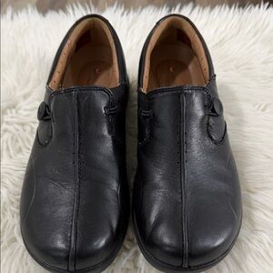 Clark’s Elegant Black Leather Loafers for Women Size 9